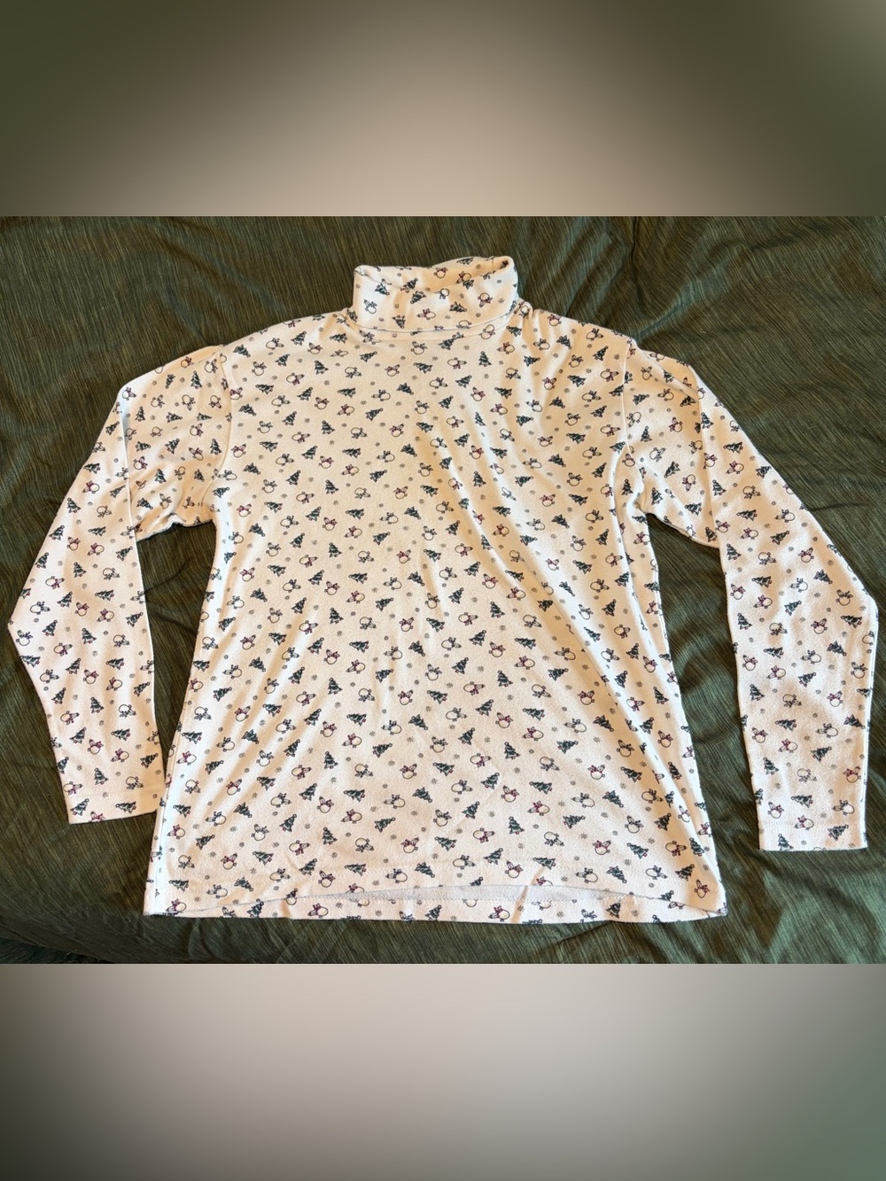 1990’s Bobbie Brooks Women’s Long-Sleeve White Turtleneck Shirt Christmas Print